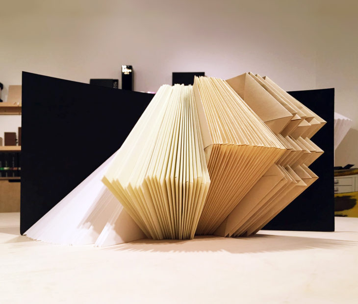 Folded Books ou o mindfulness do papel no nosso Showroom
